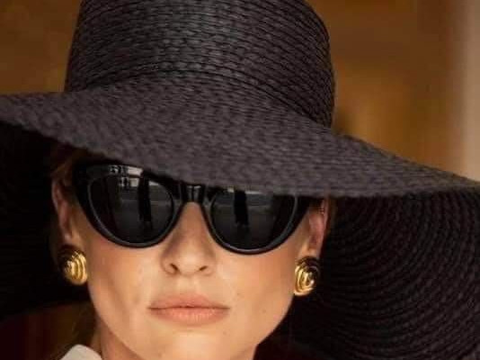 Straw hat. Classy accessory - Niki's Glam Journal