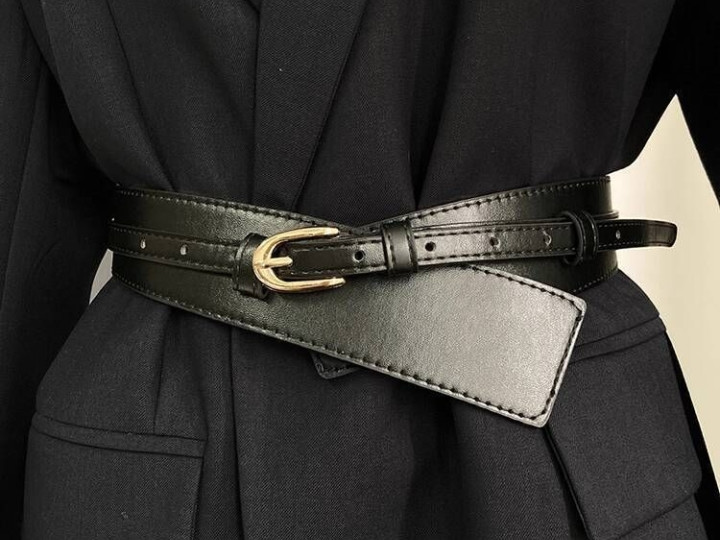 the-woman-belt -  Niki's Glam Blog